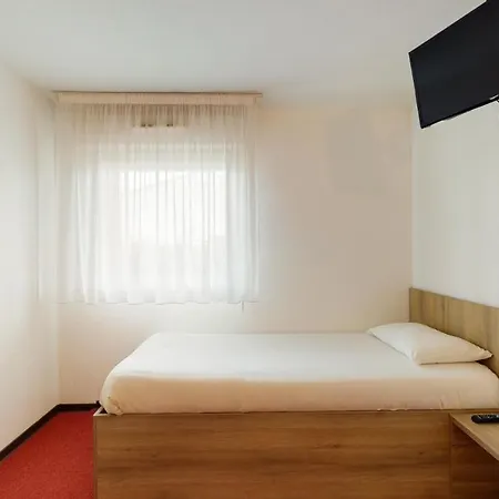 Everhotel De Tarbes-ibos Hotel Tarbes